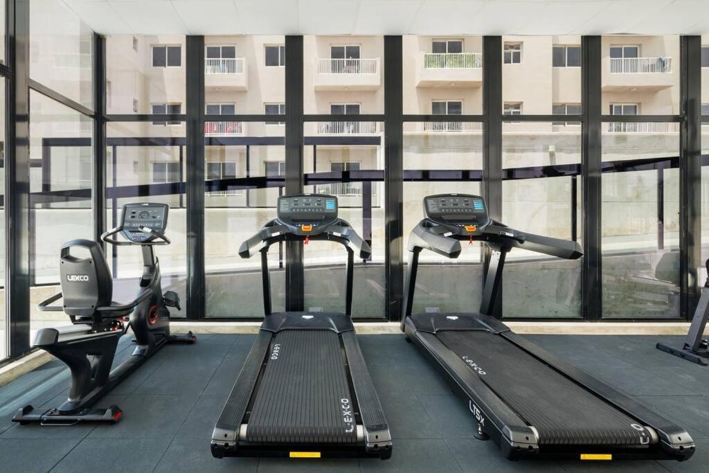 Luxury 1Br With Balcony Pool Gym Apartamento Dubai Exterior foto